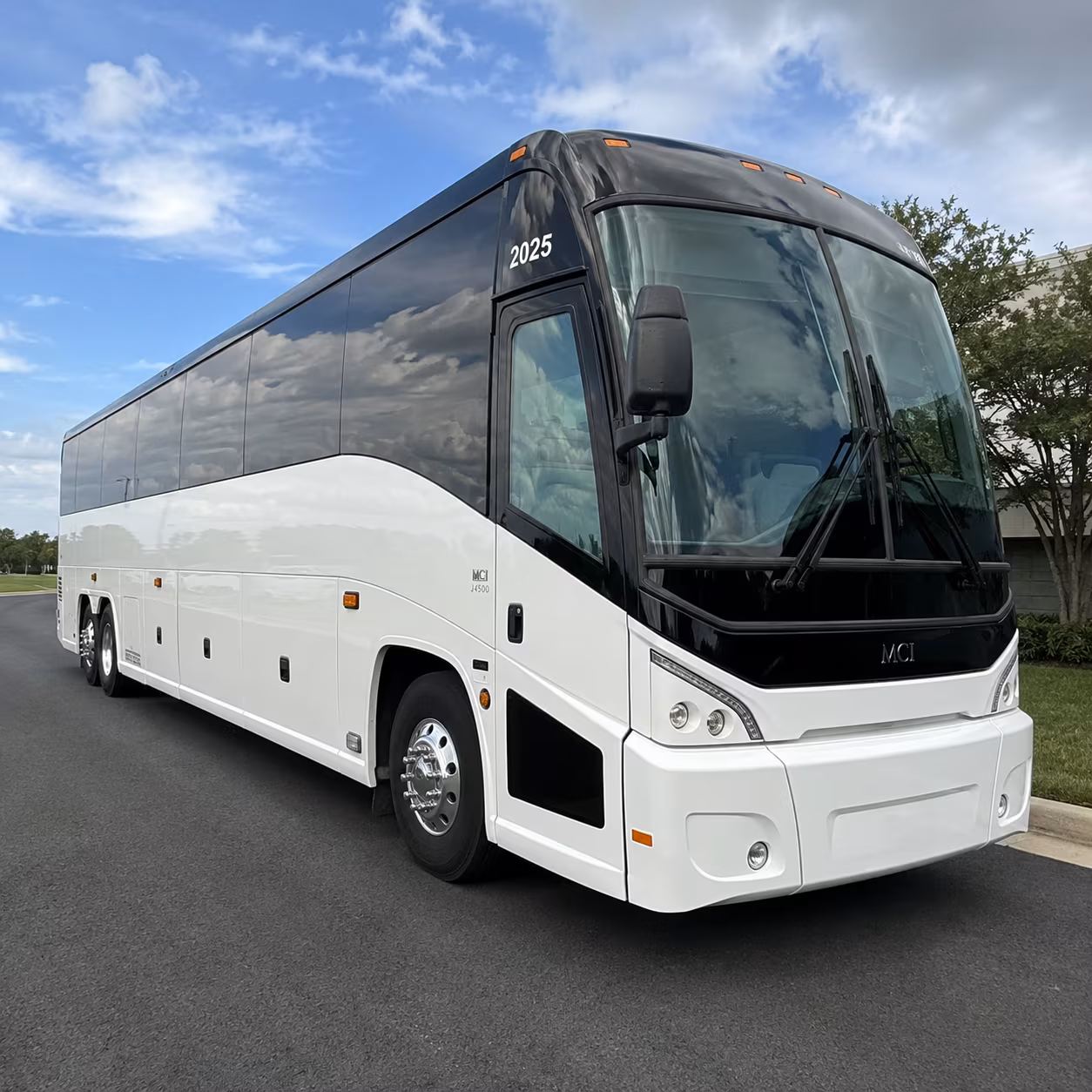 charter buses to white river amphitheatre from kent